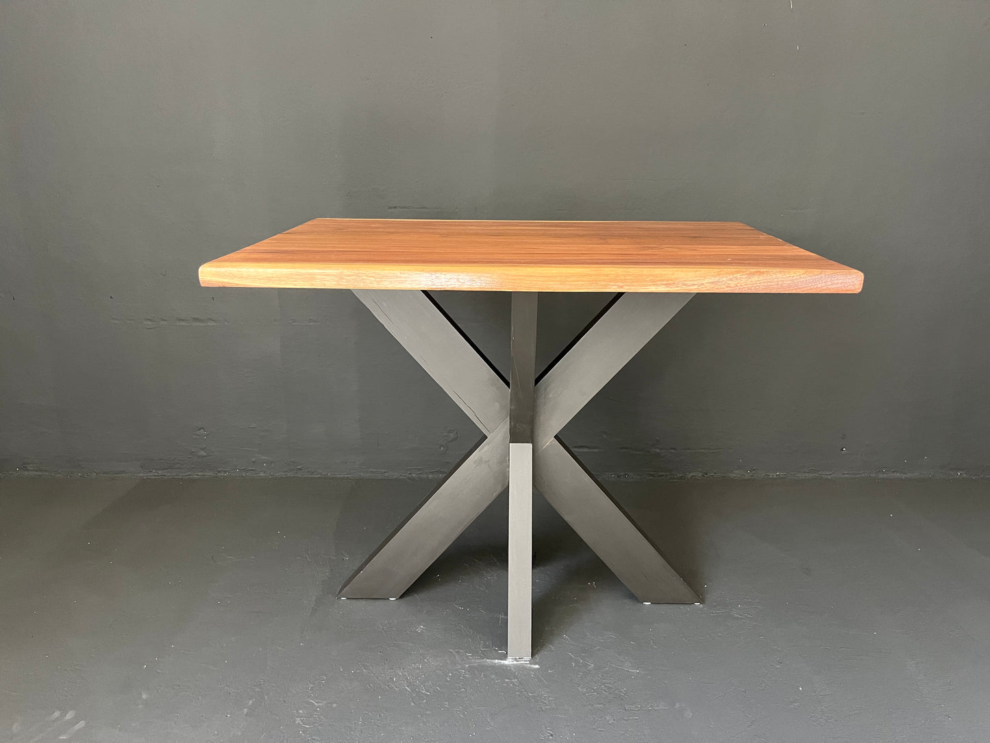 Jídelní stůl Black Walnut
