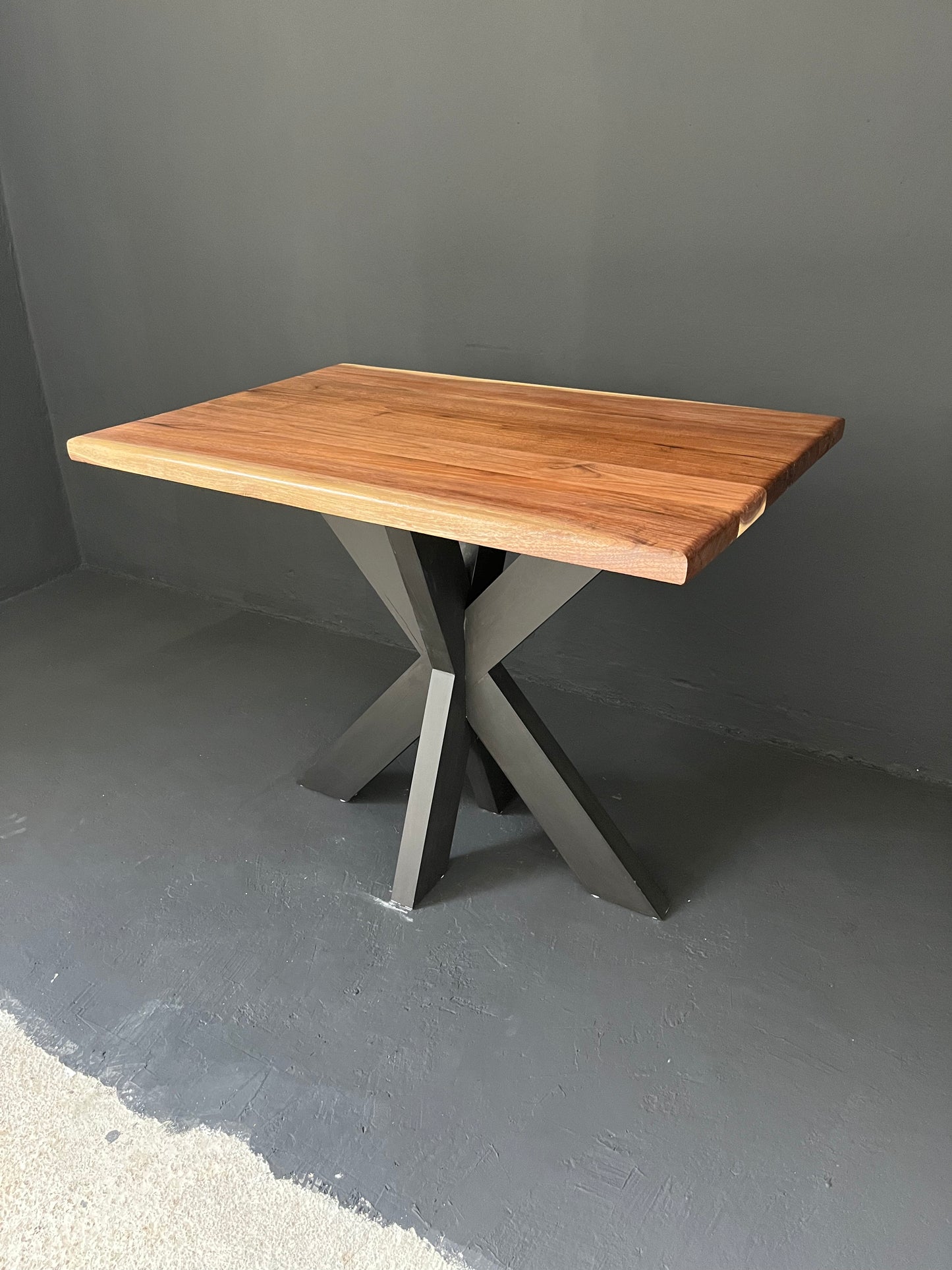 Jídelní stůl Black Walnut
