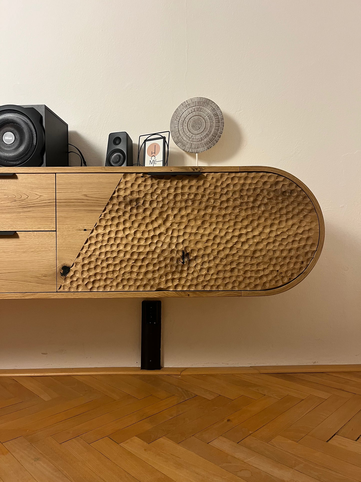 TV stolek Slanted
