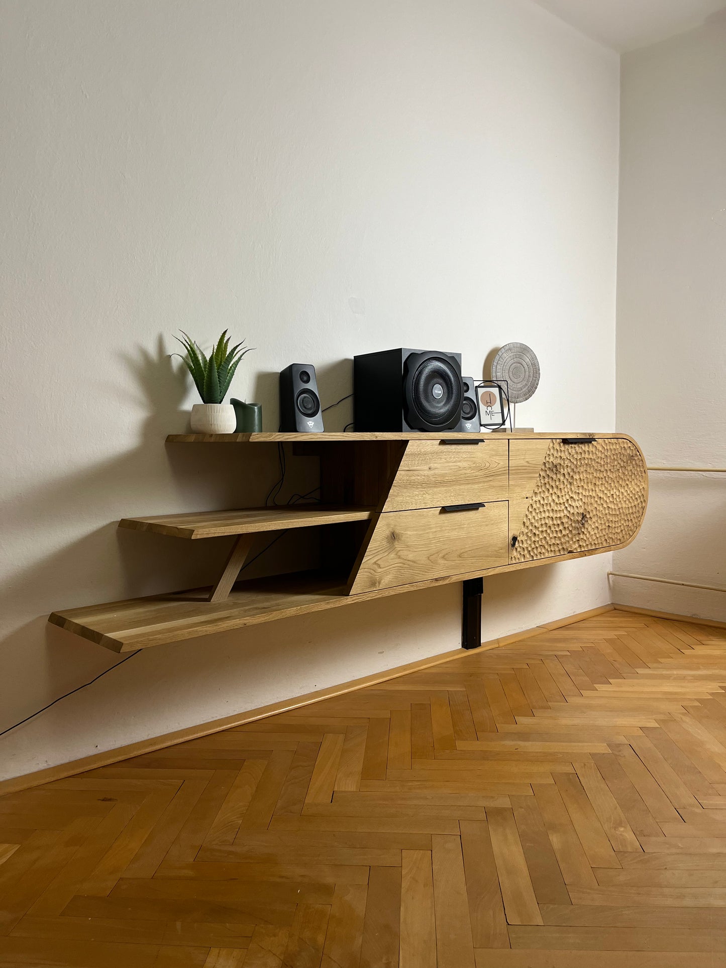 TV stolek Slanted